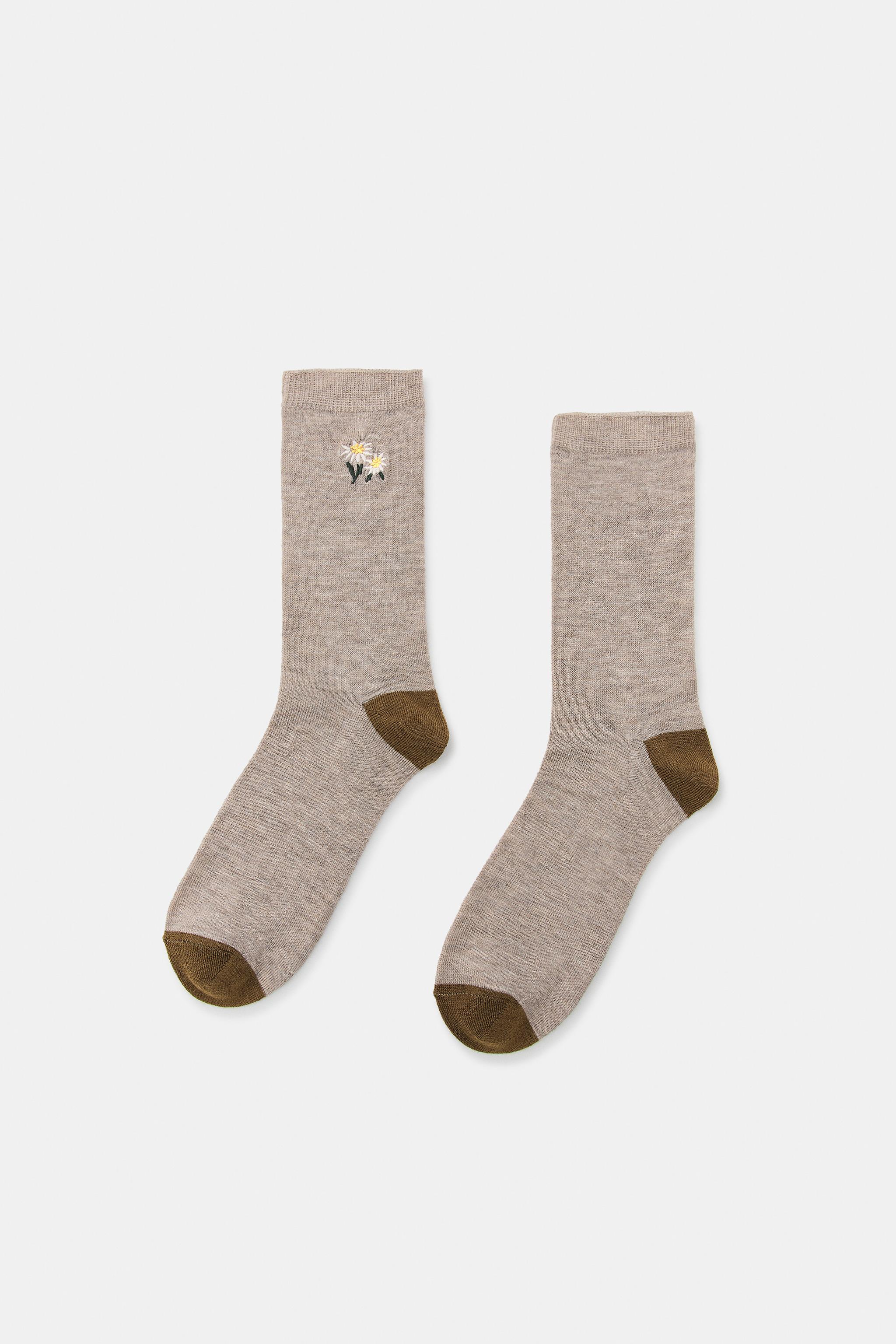 EMBROIDERED FLOWER SOCKS