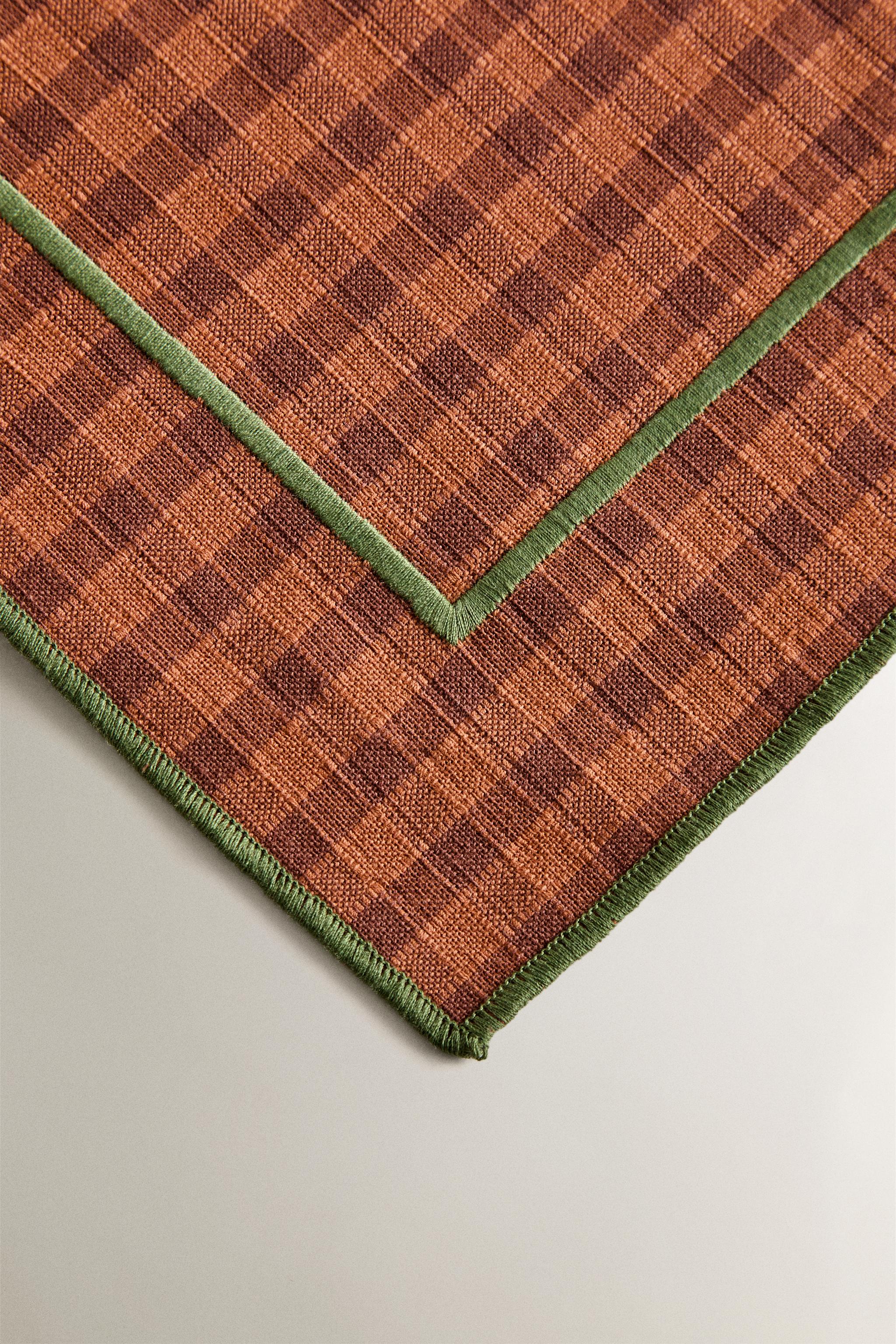 SET DE TABLE CARREAUX ET SURPIQÛRES