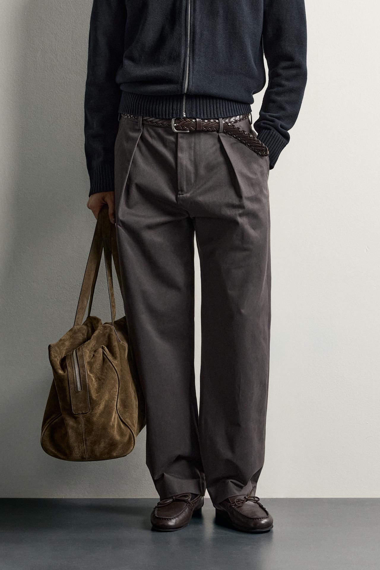 PLEATED REGULAR-FIT CHINO PANTS — Taupe gray