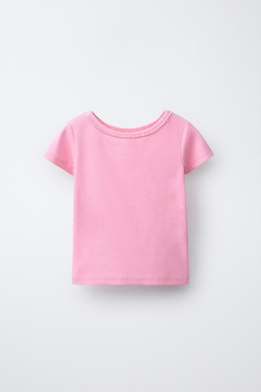 T-SHIRT COM NERVURAS E JOIAS - Rosa da Zara
