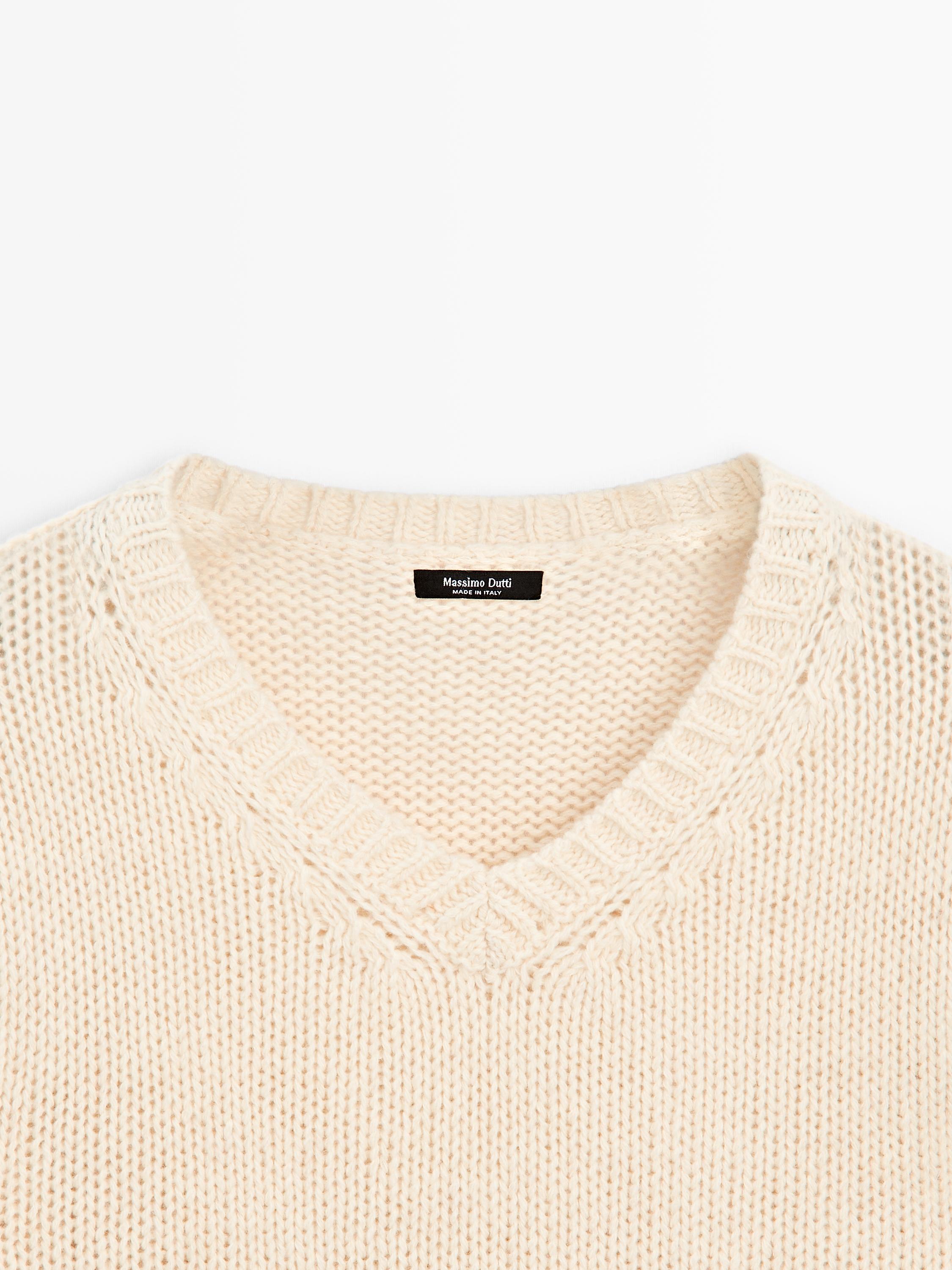 100% wool V-neck knit sweater