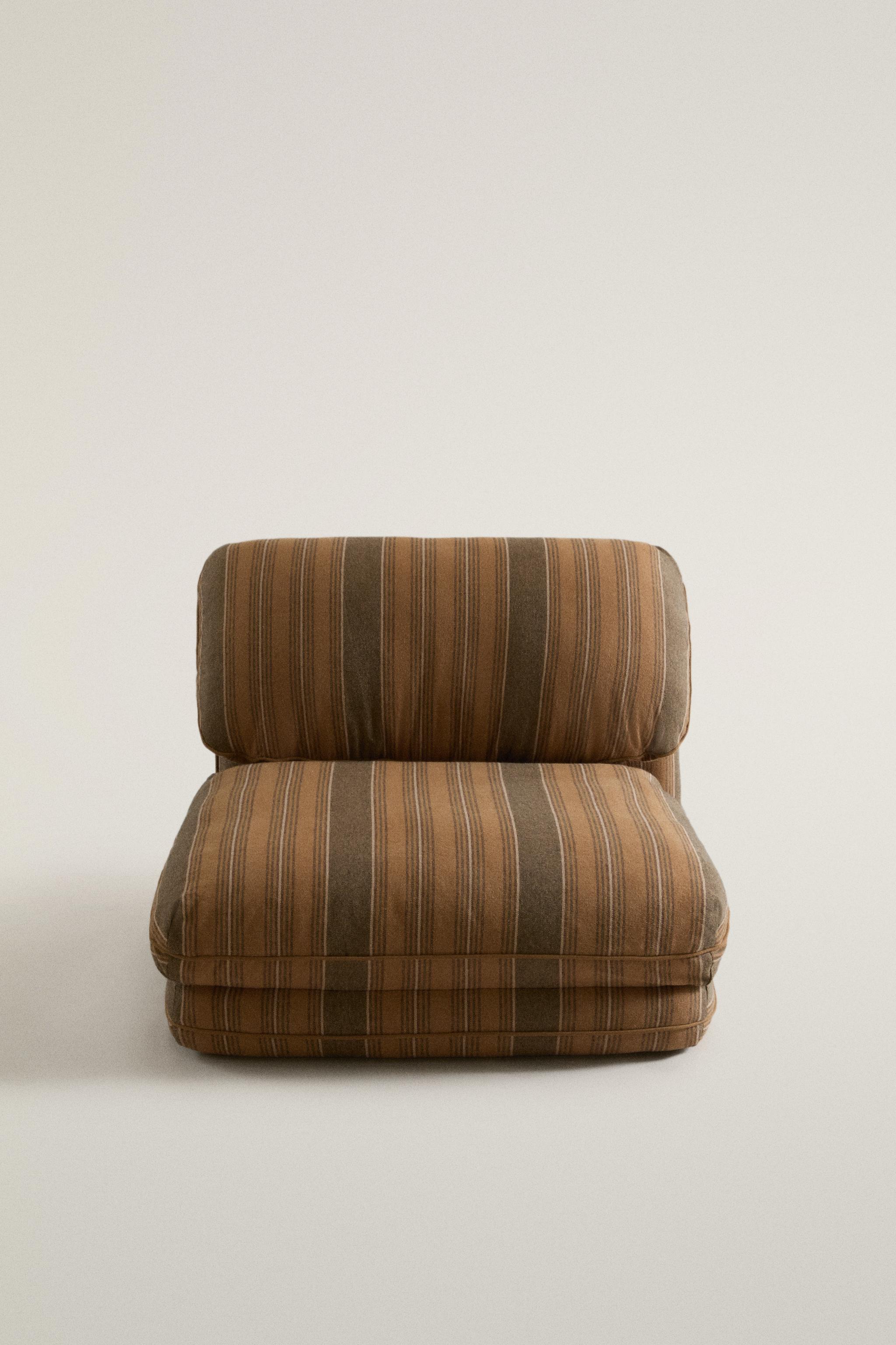 STRIPED FOLDABLE LOUNGE CHAIR