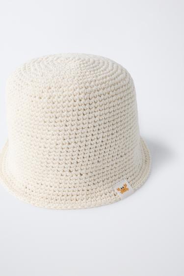 BONNET EN CROCHET AVEC ÉTIQUETTE - Écru de Zara - Image 1