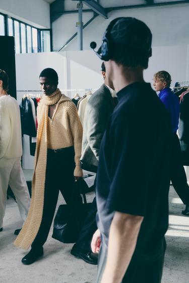 صورة المنتج - سماوي لامع الخاص بـ Zara - صورة 0