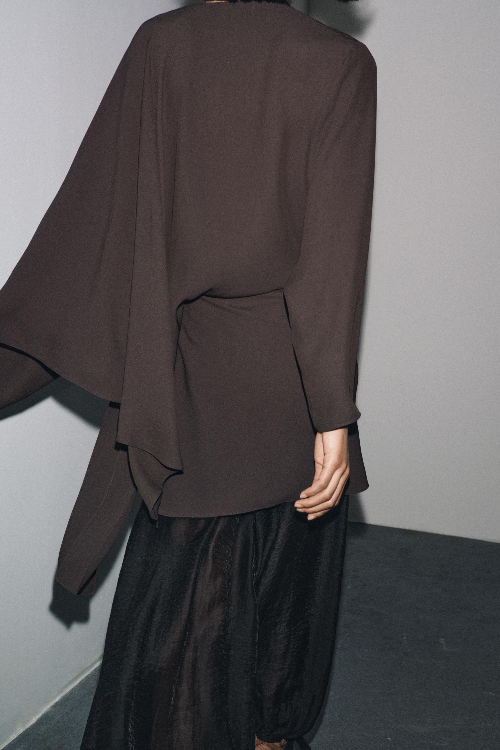 トップス roughlow Asymmetric FlapOversized Blouse Asymmetric Flap Oversized Blouse(white) 8月下旬から9月上旬頃