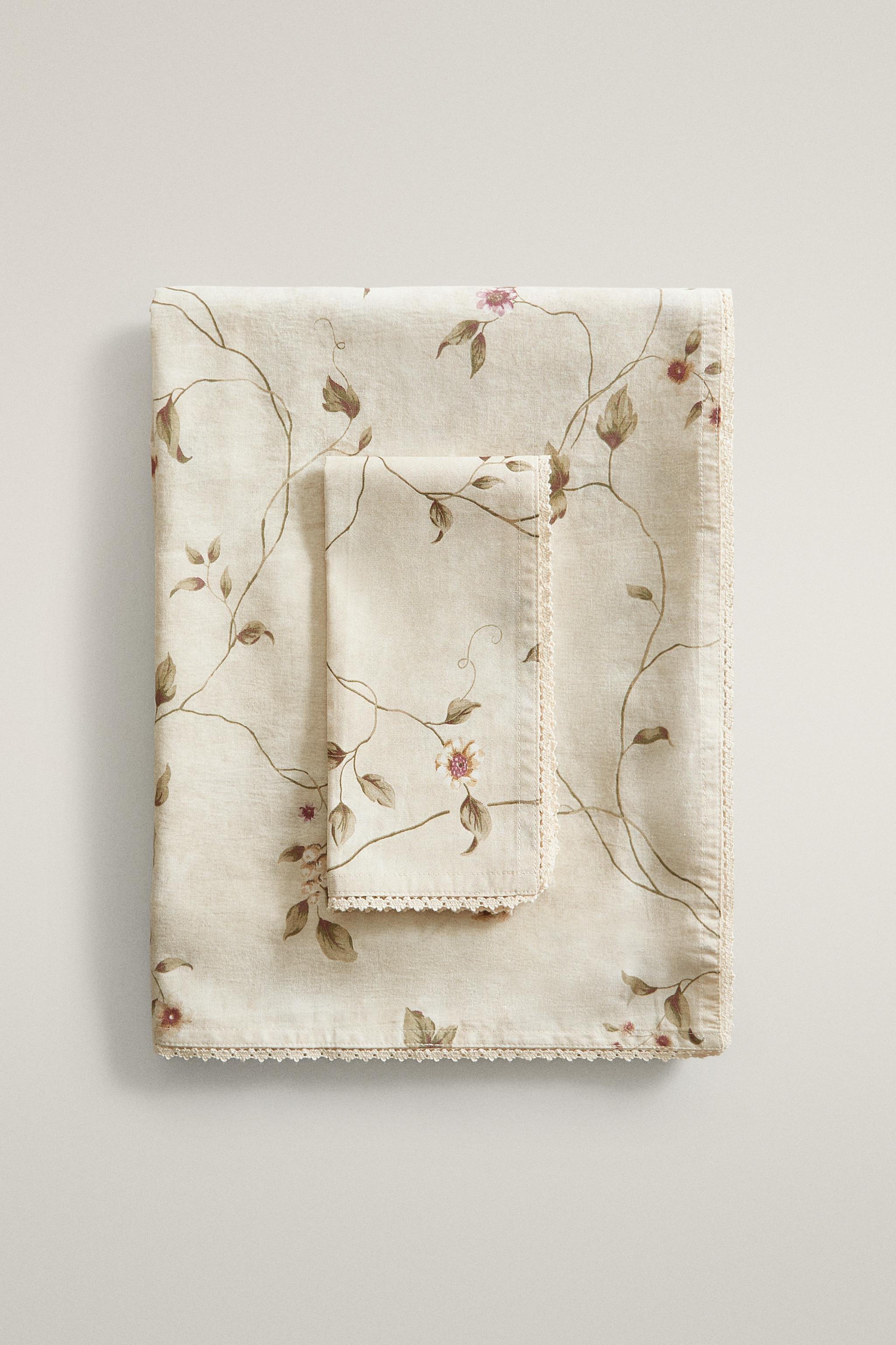 NAPPE IMPRIMÉE FLORALE DENTELLE
