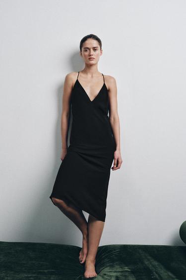 ПЛАТЬЕ-КОМБИНАЦИЯ НА МНОГОФУНКЦИОНАЛЬНЫХ БРЕТЕЛЯХ — ЧЕРНЫЙ от Zara