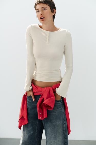 T-SHIRT À COL TUNISIEN - Écru de Zara