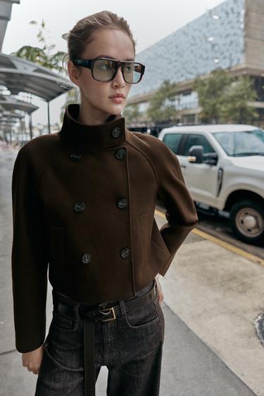 ABRIGO CORTO CRUZADO CUELLO SUBIDO - Marrón de Zara