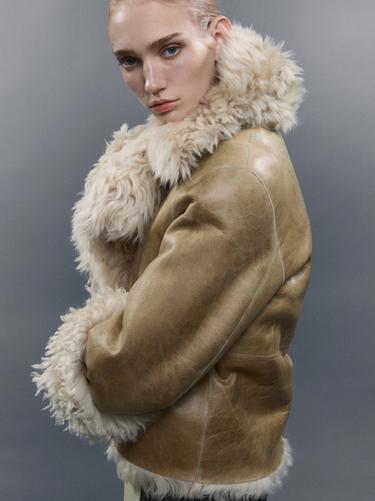 Abrigo corto piel con pelo - STUDIO - Crudo de Zara