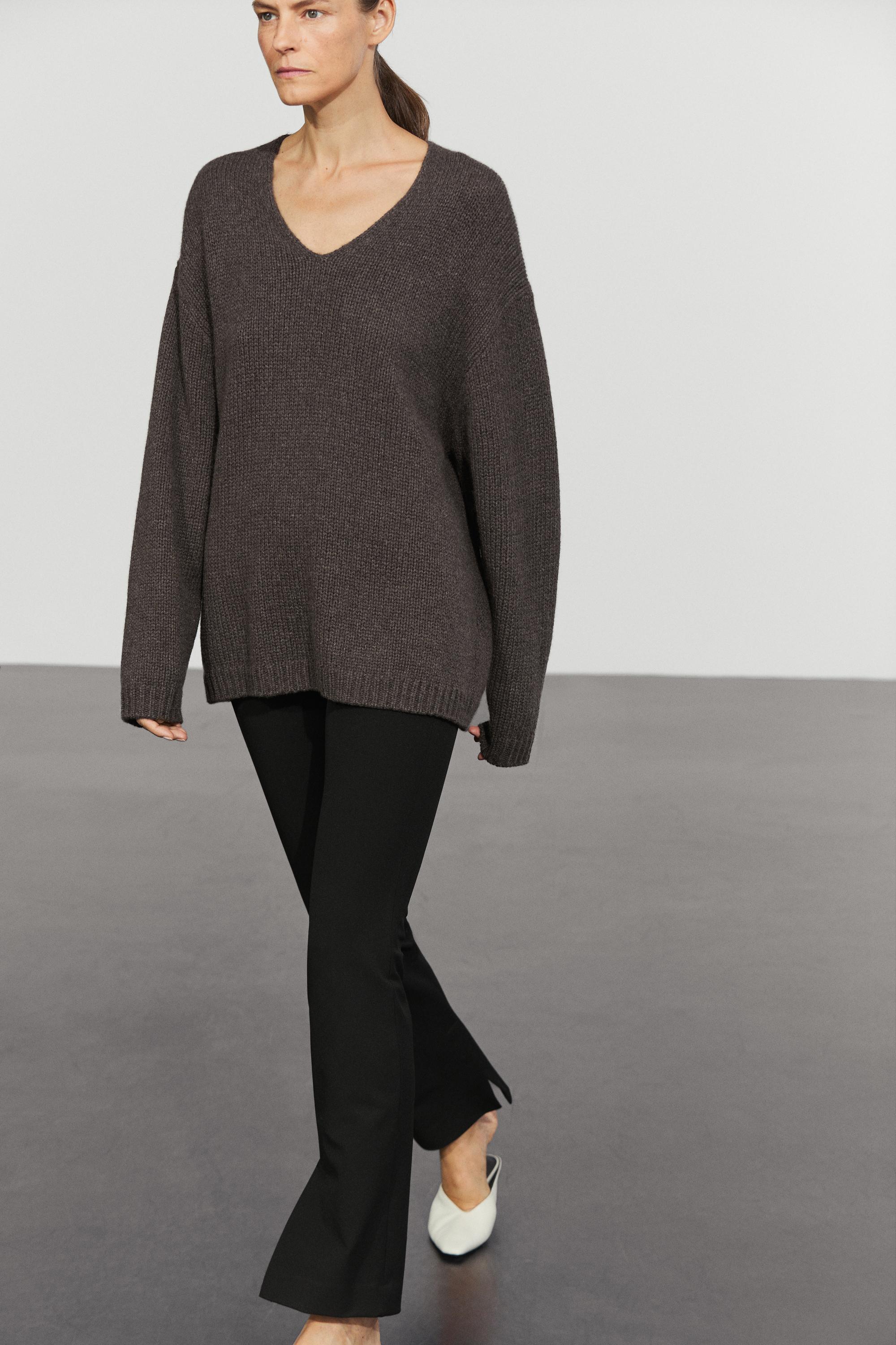 100% cashmere V-neck sweater