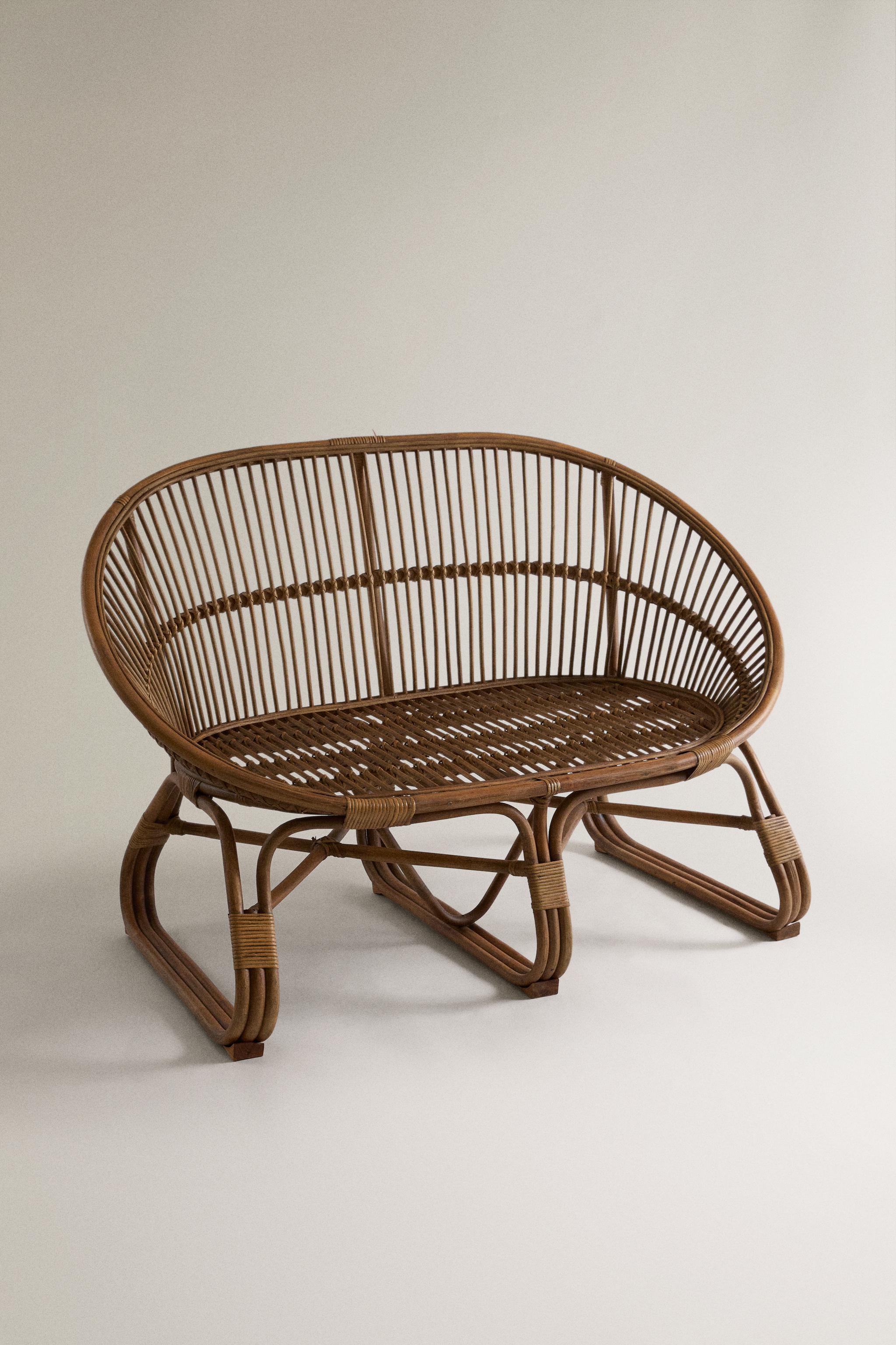 RATTAN COUCH WITH RODS — Light beige