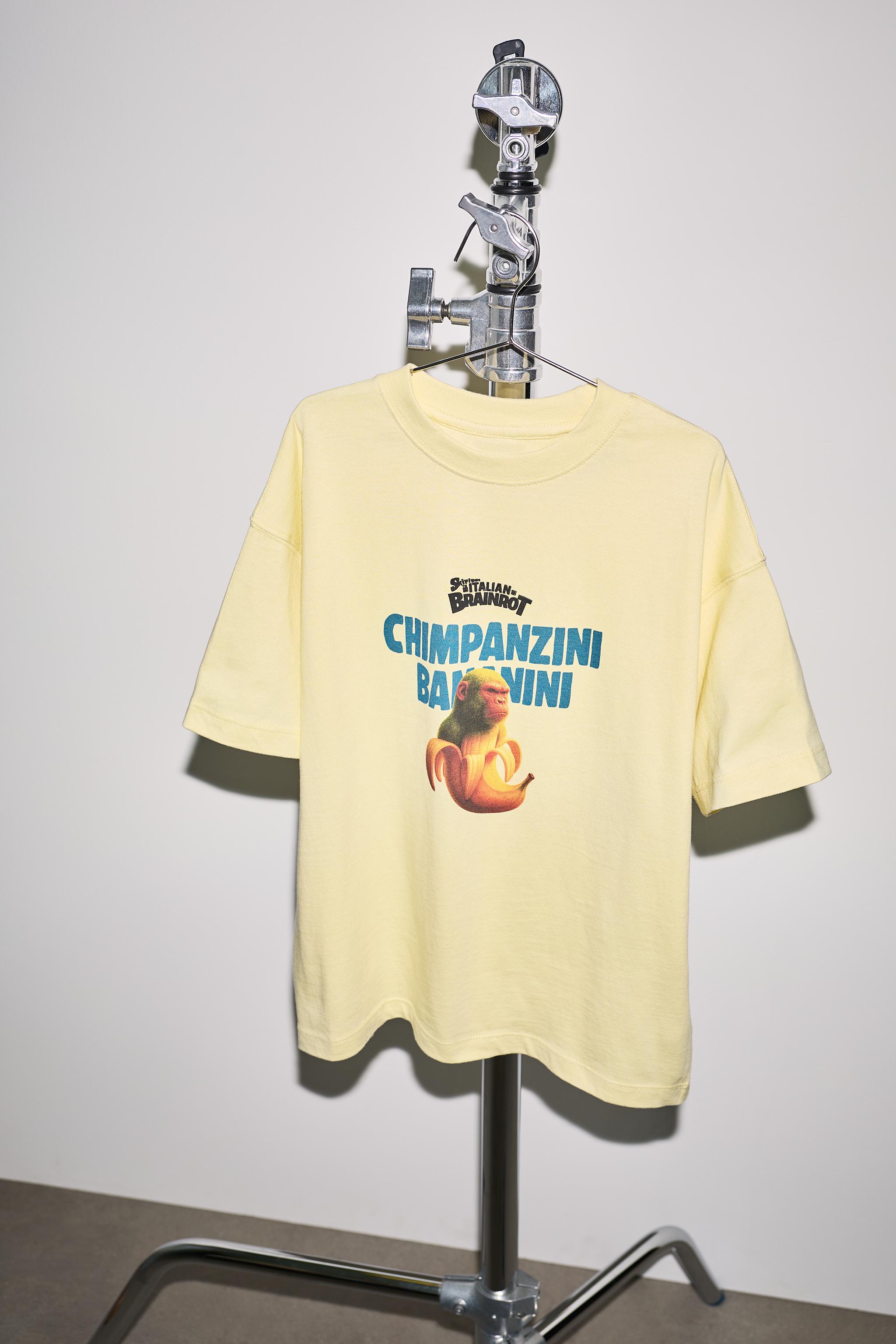SIX SEVEN SKIFIDOL ITALIAN BRAINROT™ PRINT T-SHIRT — Yellow