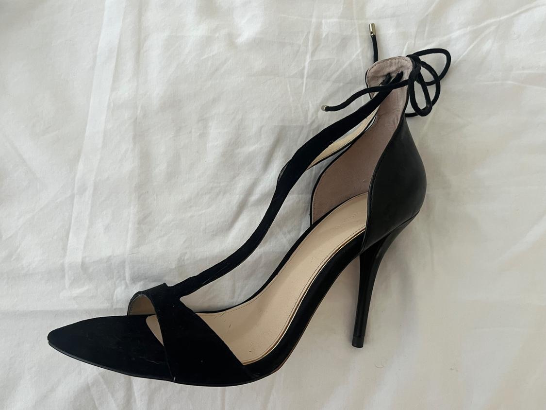 BLACK HIGH HEELED SANDALS - Image 3