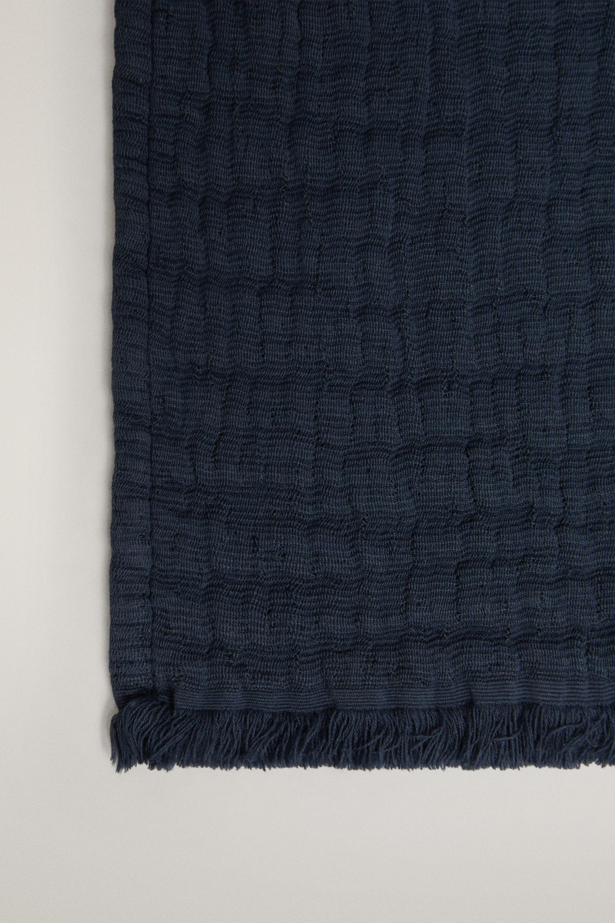 TEXTURED JACQUARD BLANKET