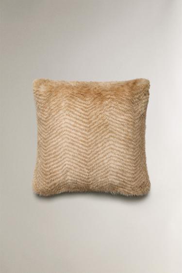FAUX FUR CUSHION COVER WITH GRAIN PRINT - Light beige by Zara