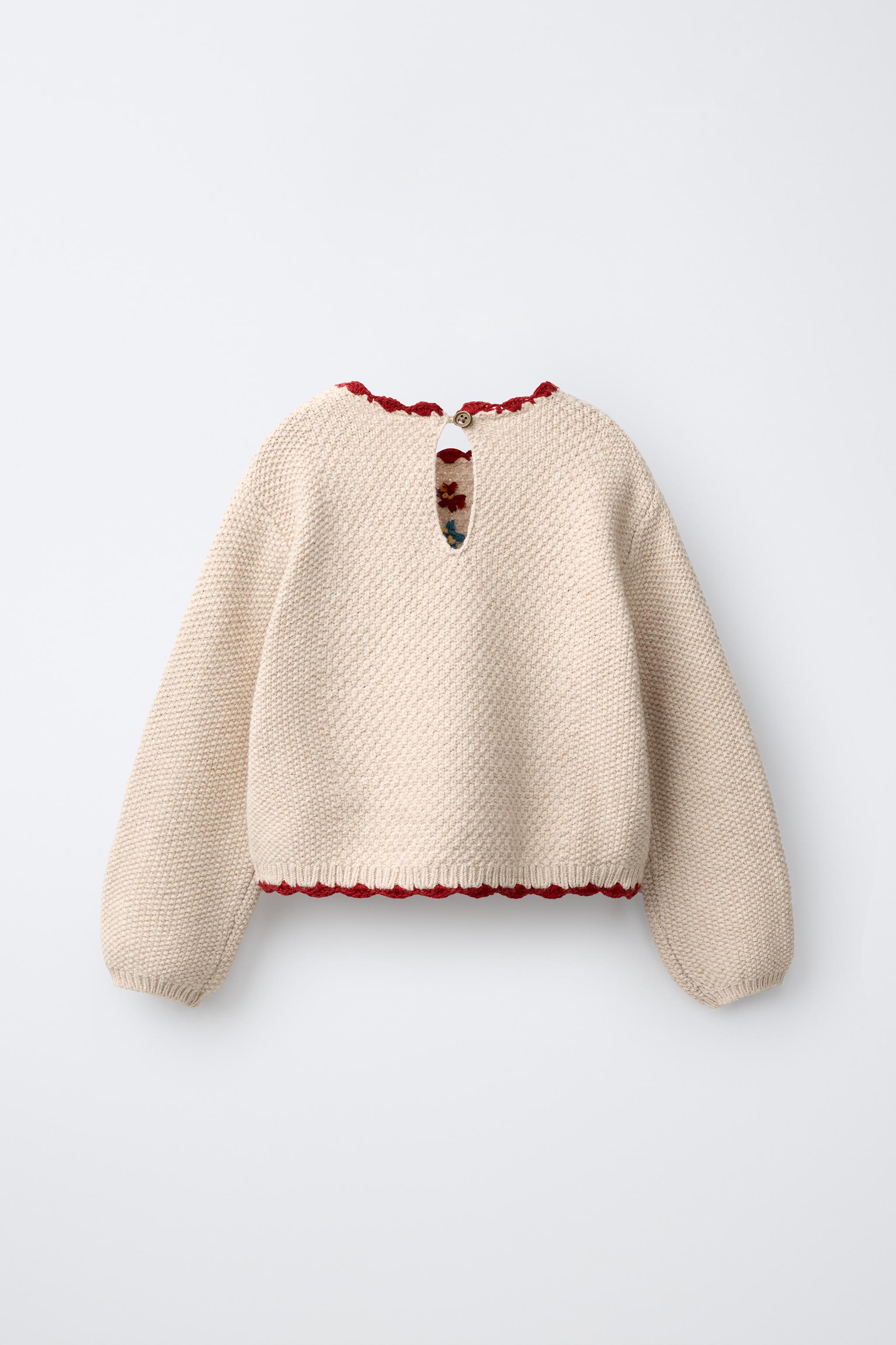 PULL EN MAILLE À FLEURS BRODÉES