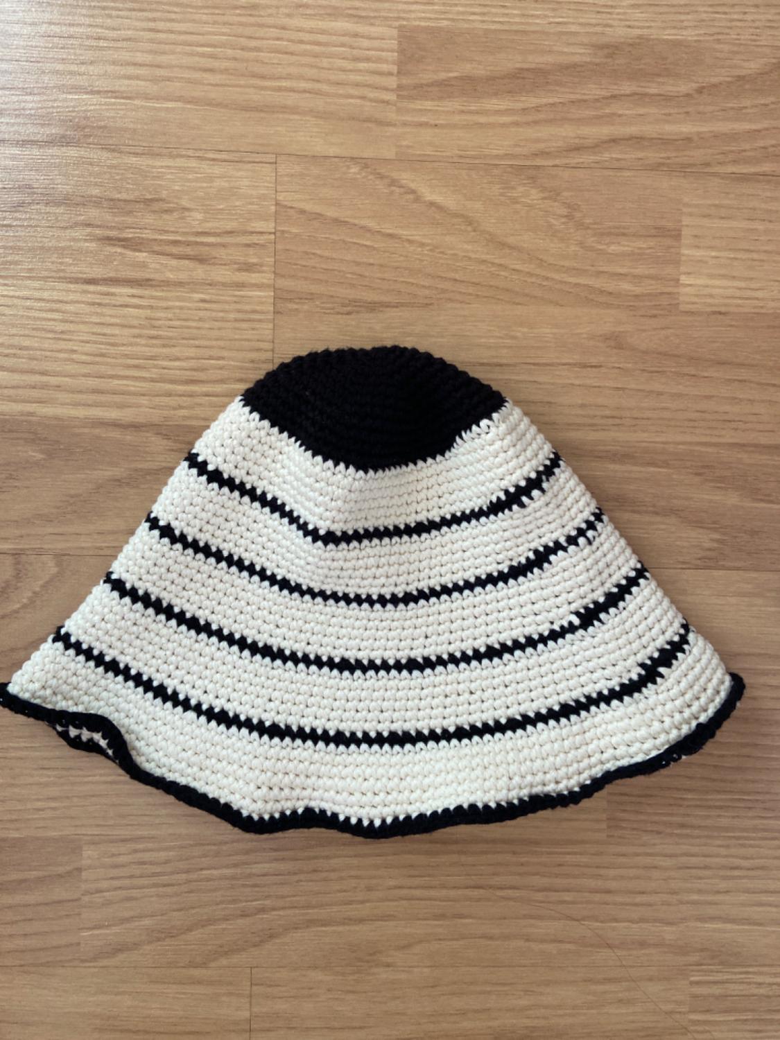 BRAIDED CROCHET HAT WITH STRIPES - Image 2