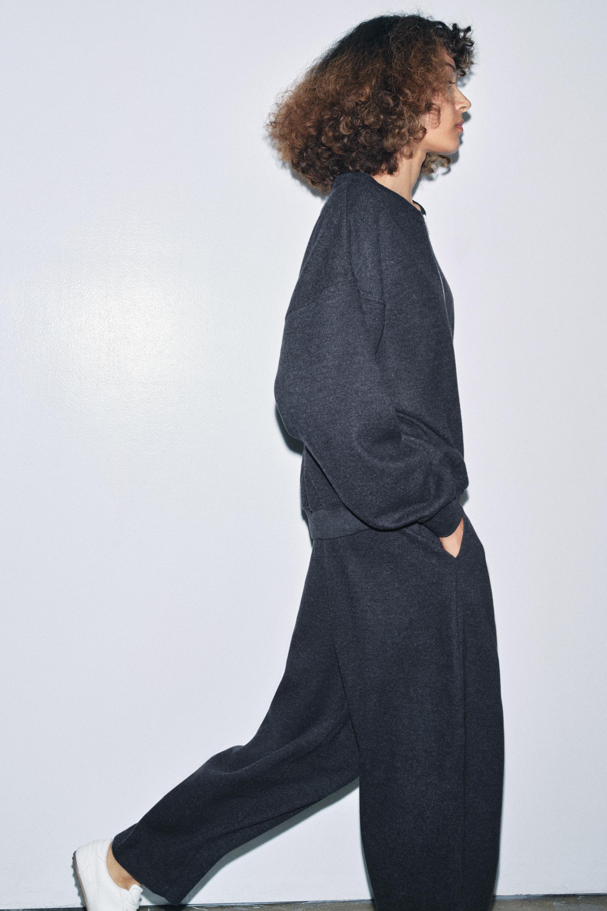 SOFT RIBBED ZIPPER SWEATSHIRT