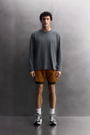 BASIC-FUNKTIONS-T-SHIRT MIT LANGEN ÄRMELN - Blau / Stahlblau von Zara