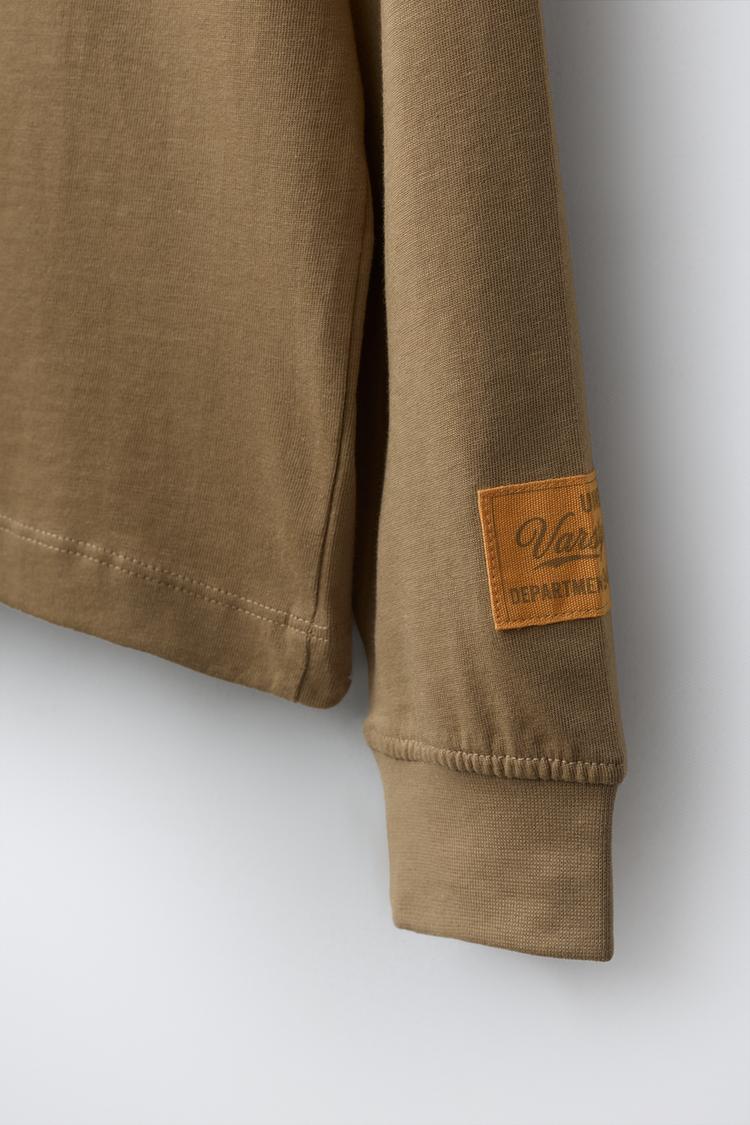 Camiseta estampado texto varsity