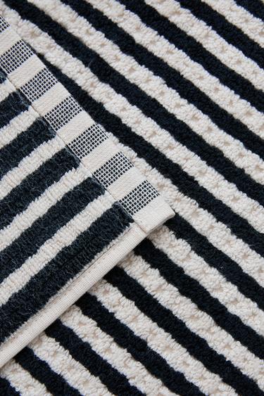TAPIS DE BAIN RAYURES BICOLORES - Écru / Noir de Zara - Image 2