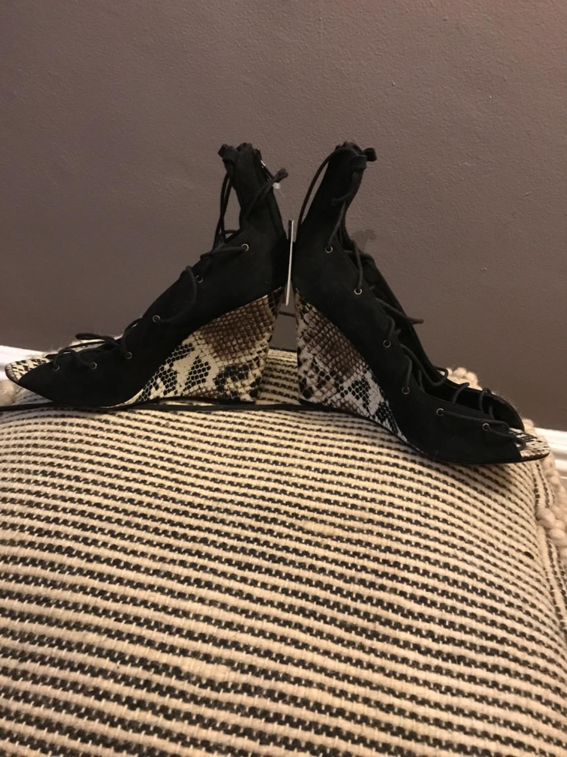 BLACK LACE UP SNAKE SKIN WEDGES - Image 2