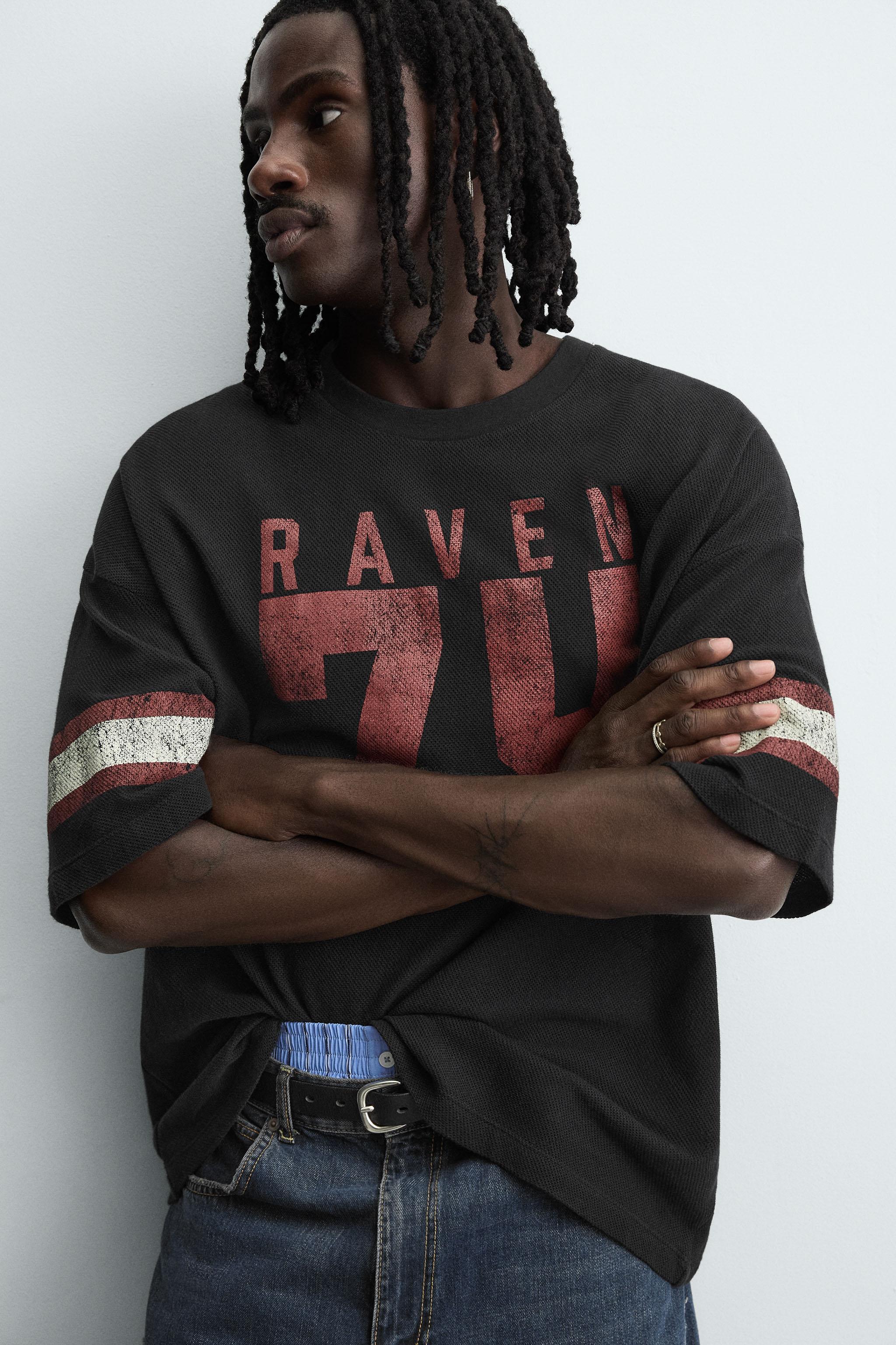 ららら OVERSIZED VARSITY T-SHIRT - Black | ZARA Canada