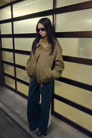 БОМБЕР С ВОРОТНИКОМ ИЗ ИСКУССТВЕННОГО МЕХА — ZW COLLECTION — ОЛИВКОВЫЙ от Zara