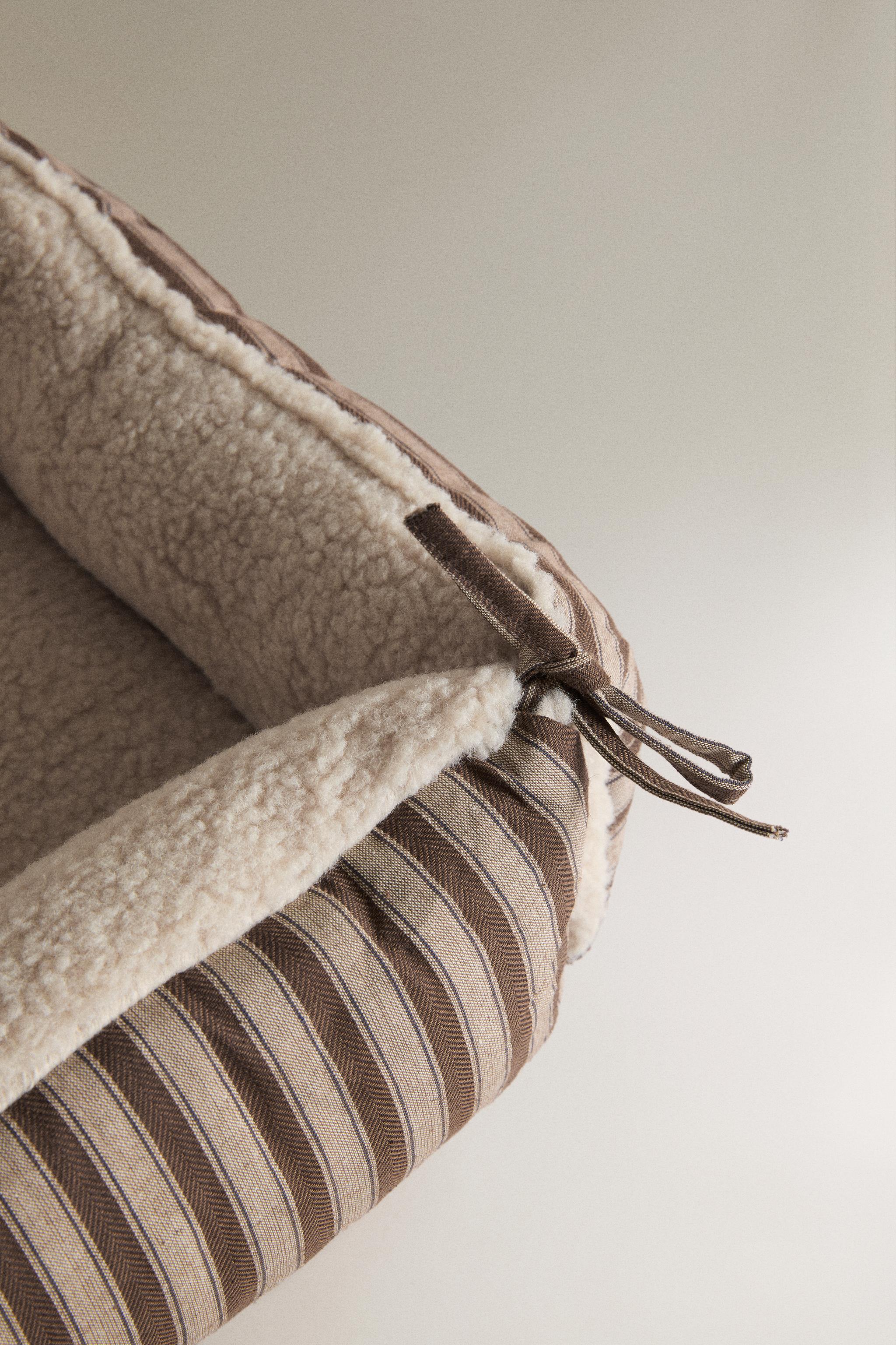 STRIPED FAUX SHEARLING PET BED
