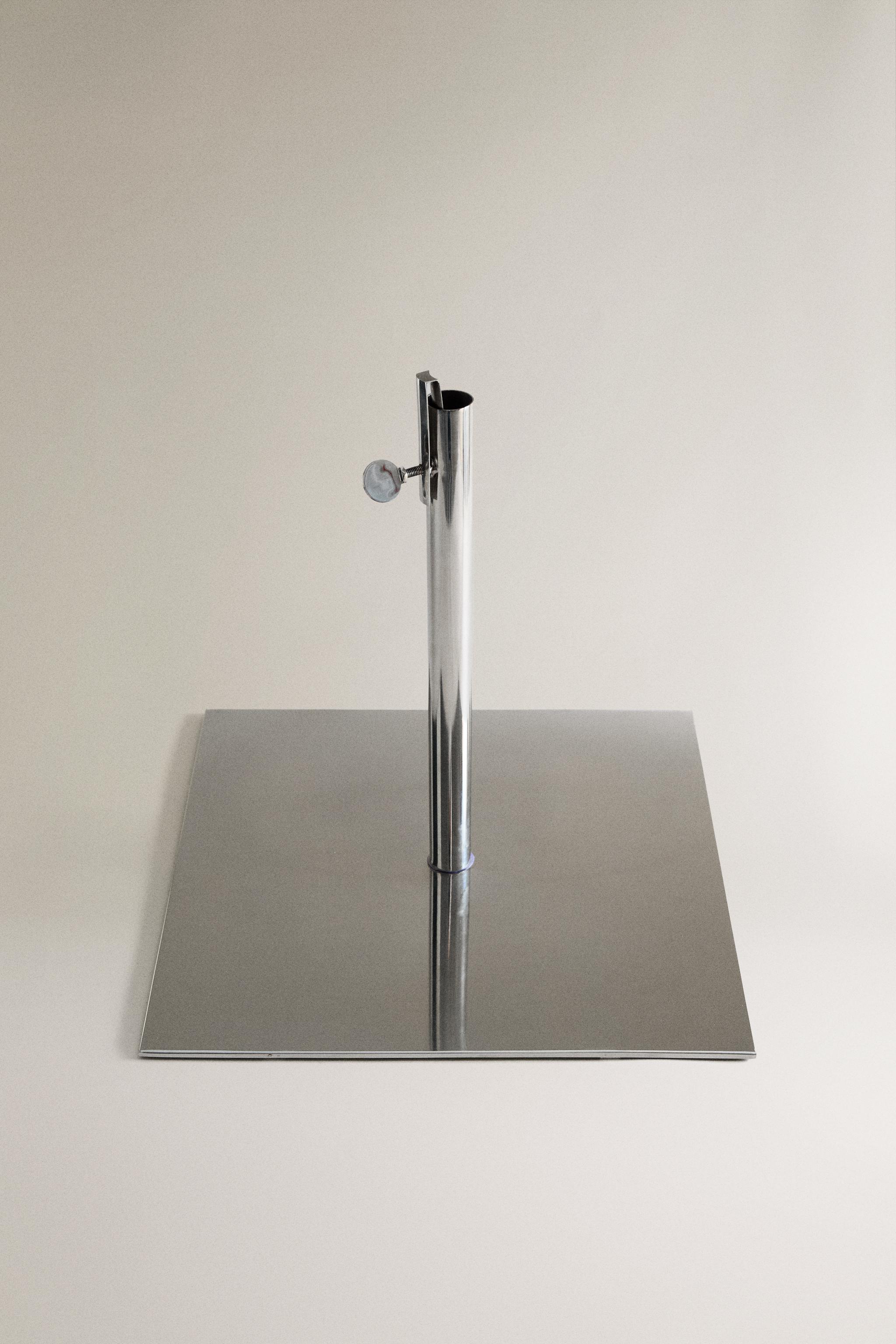 METAL UMBRELLA STAND — White