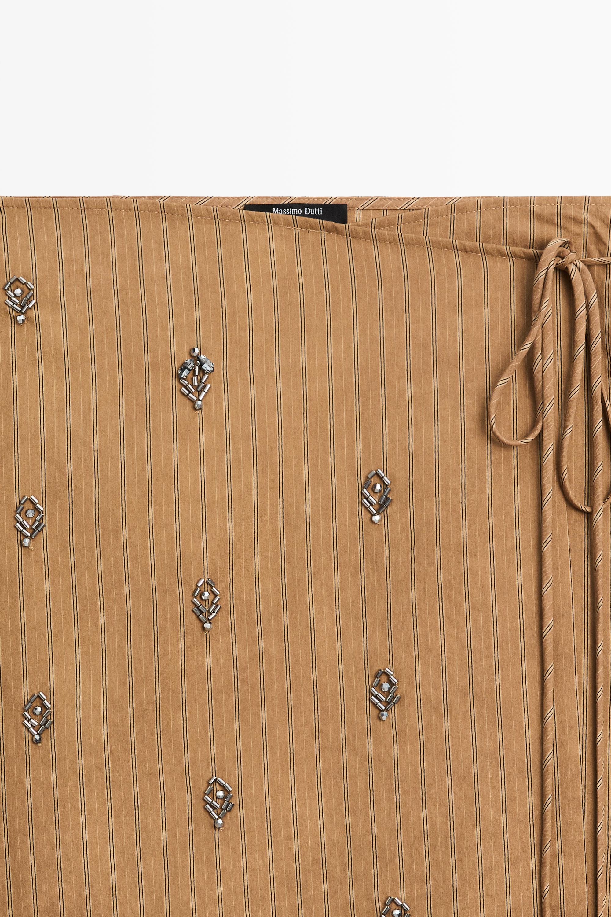 Midi pareo skirt with appliqués