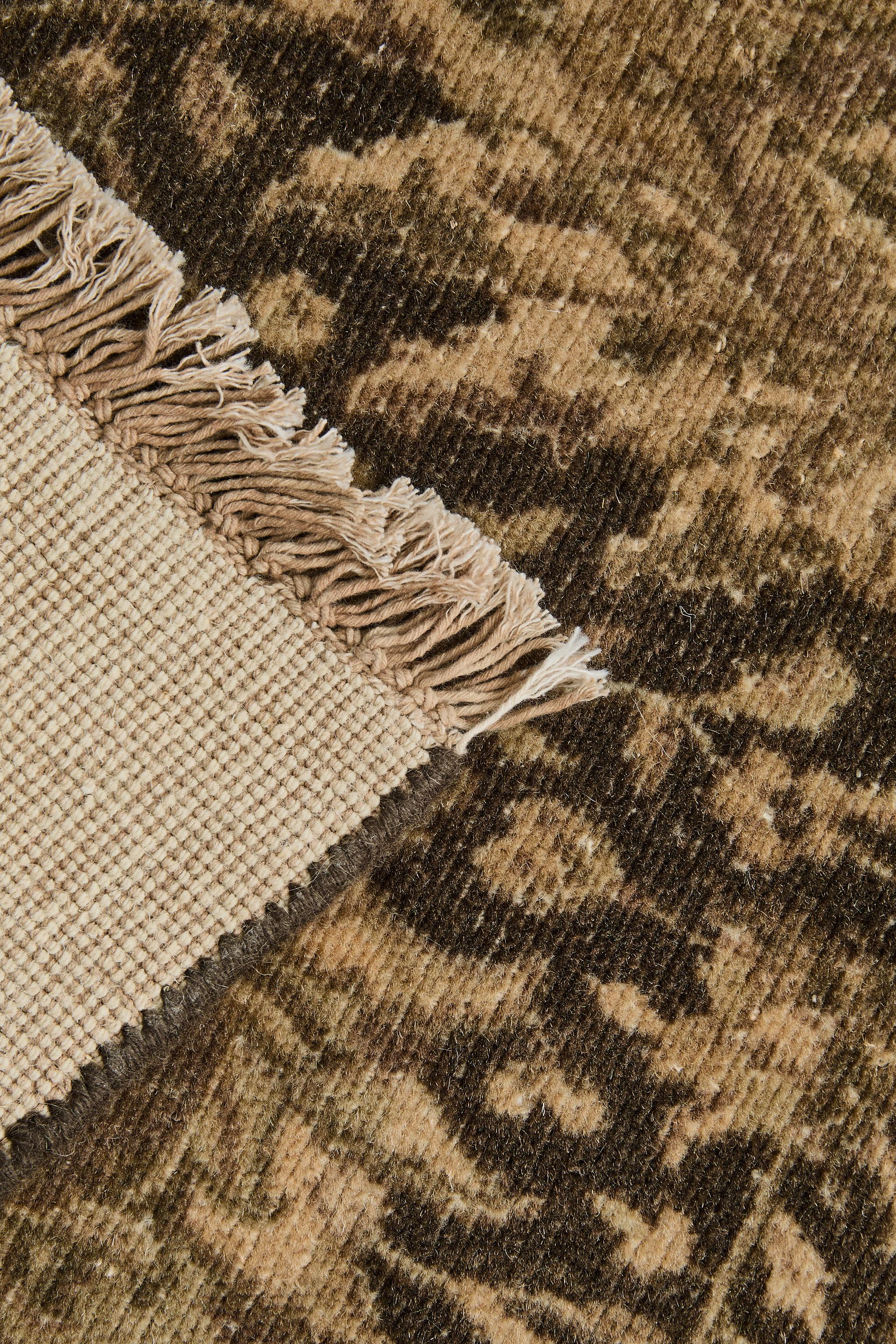 FLORAL WOOL BLEND AREA RUG