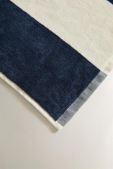 STRANDTUCH MIT STREIFEN - Marineblau von Zara