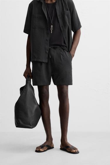 برمودا REGULAR FIT قصير - أسود الخاص بـ Zara