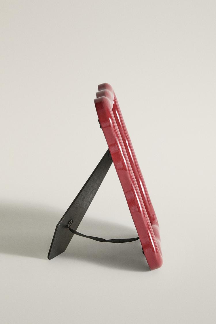 WAVY WOODEN PICTURE FRAME — Red