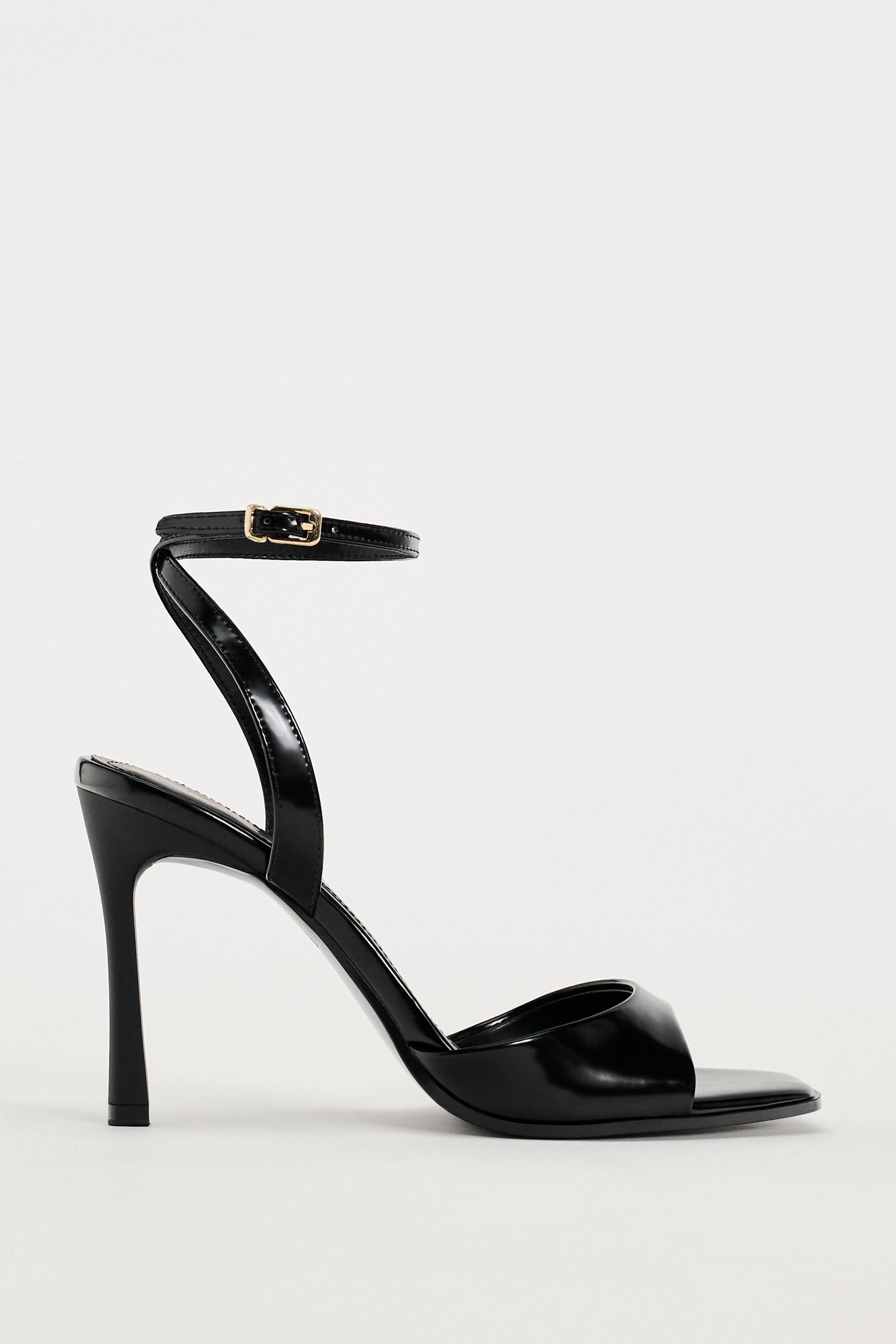 PATENT EFFECT HEELED SANDALS