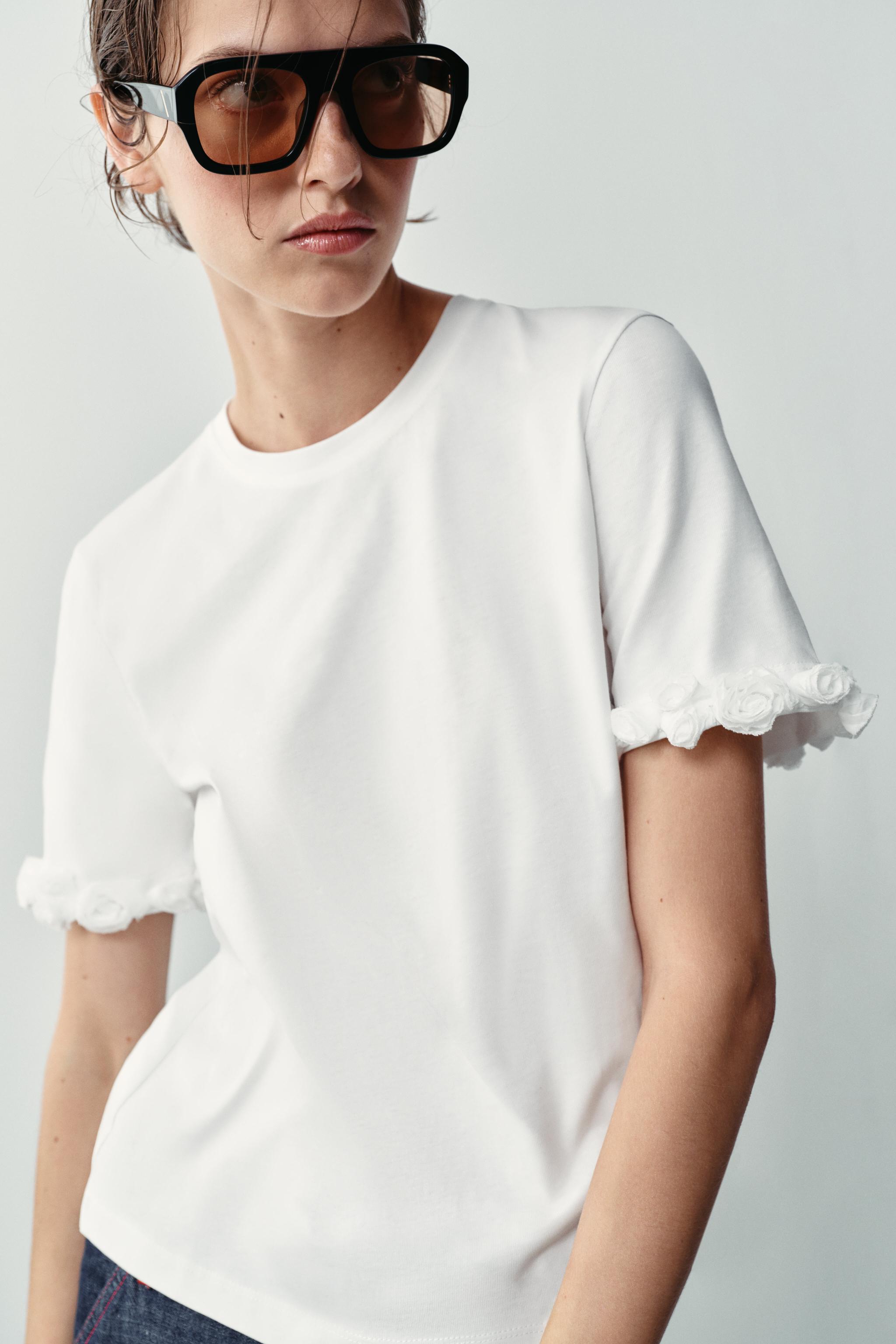 EMBOSSED FLORAL T-SHIRT — White