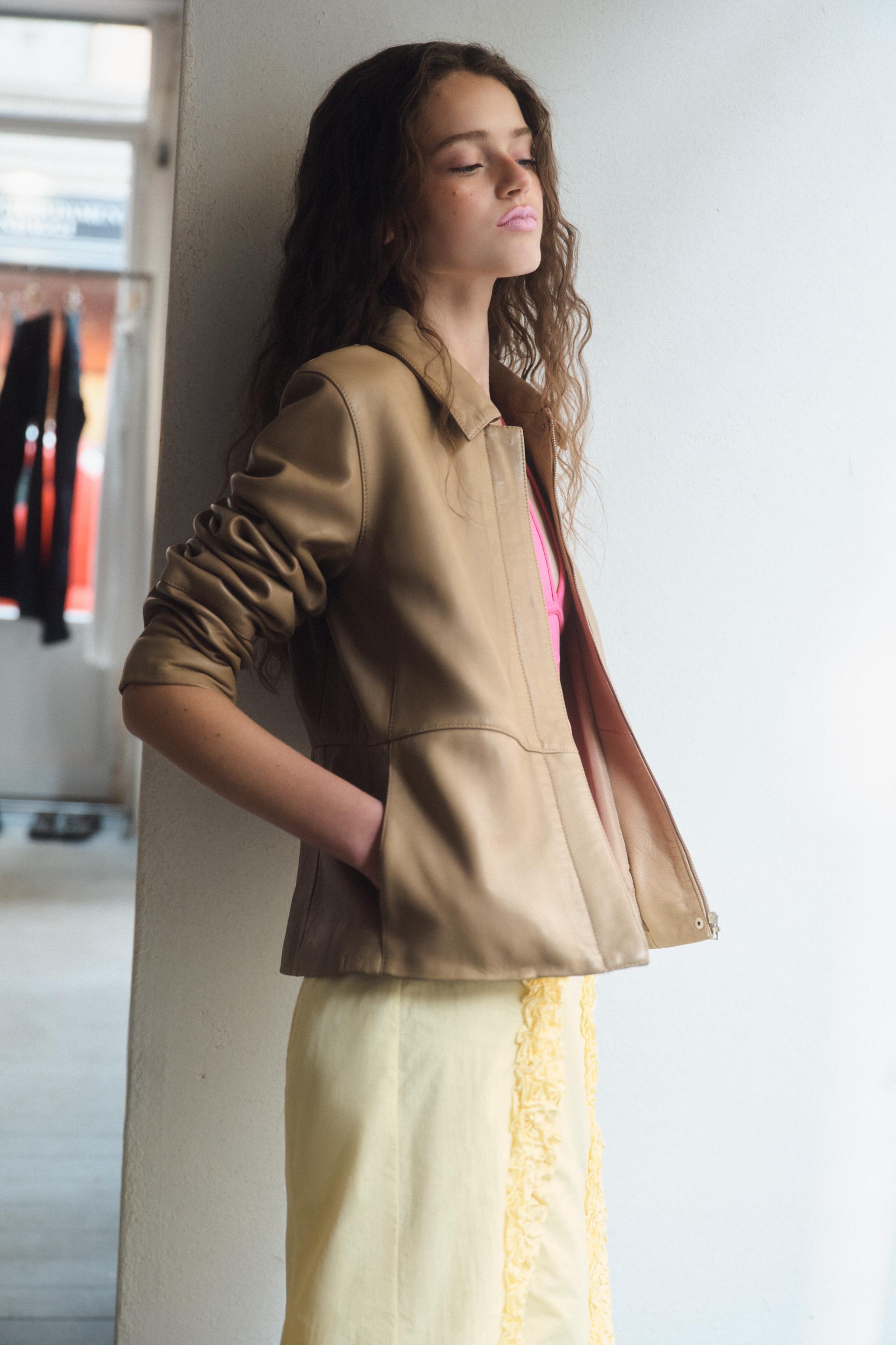 100% LEATHER FITTED BLAZER