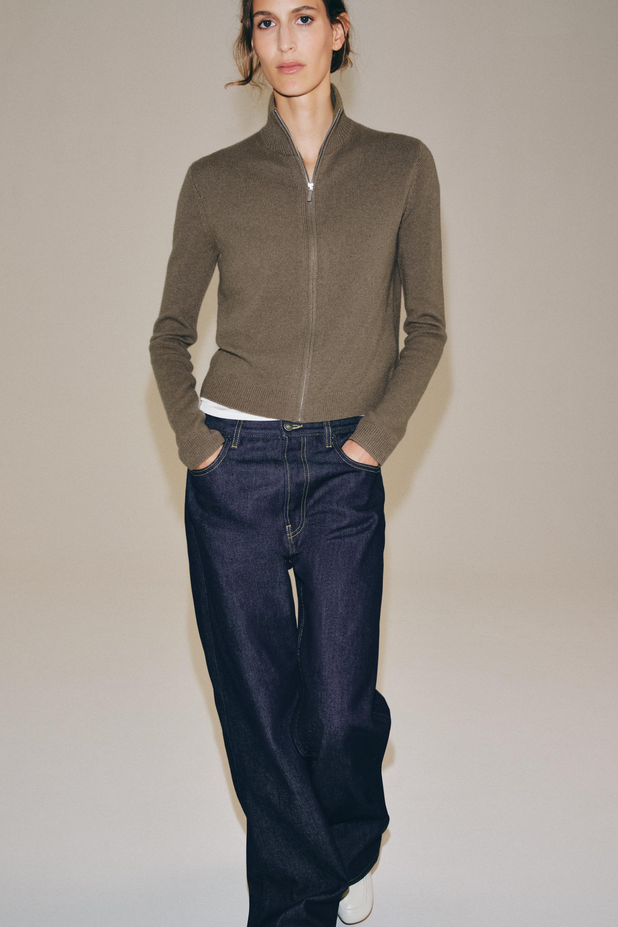 Женские джинсы Zara ZW COLLECTION MID-RISE STRAIGHT LEG JEANS — фото 4