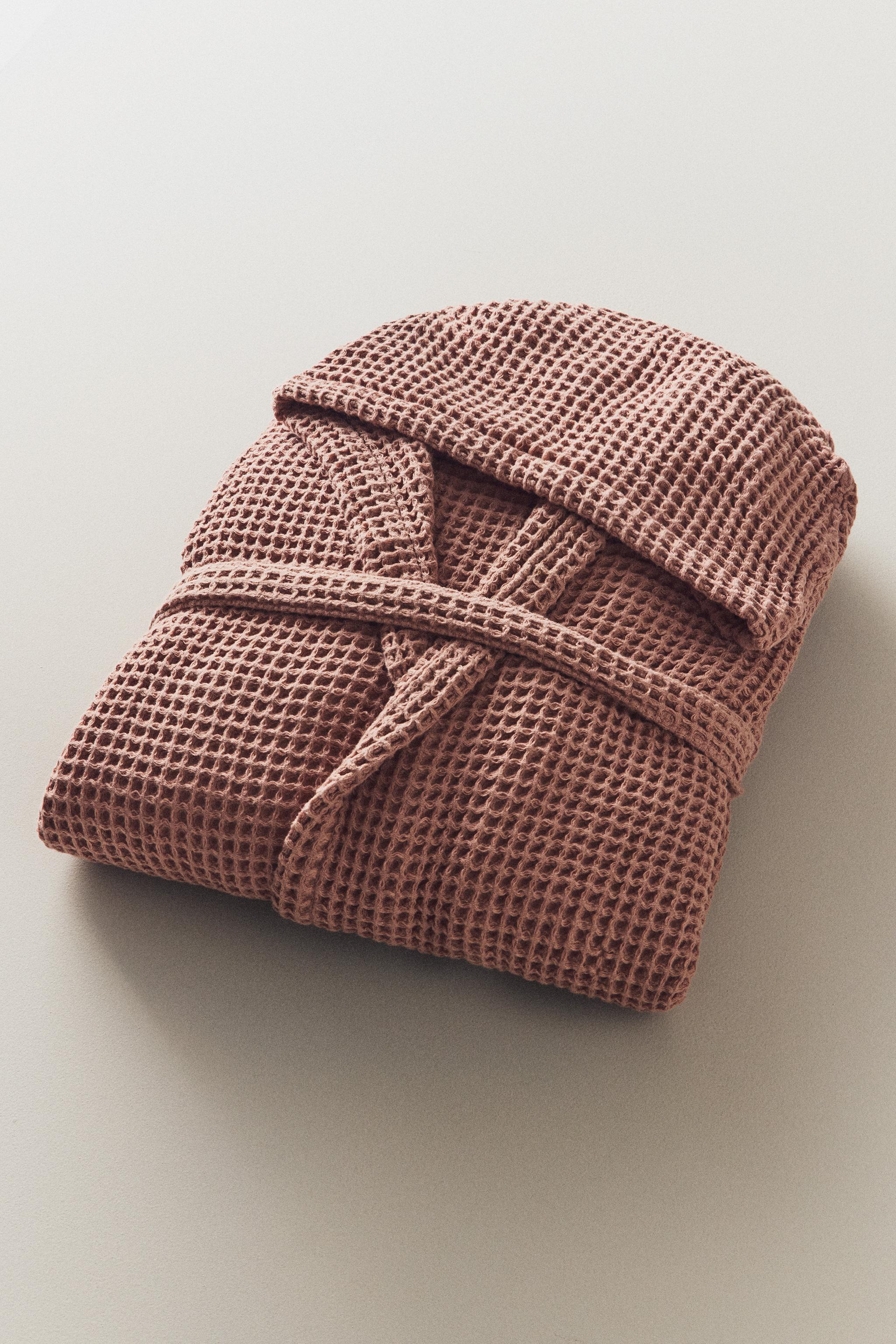 WAFFLE-KNIT COTTON BATHROBE — Pale pink