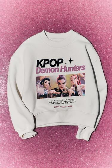 سويت شيرت مطبوع KPOP DEMON HUNTERS™ NETFLIX © - خَام الخاص بـ Zara