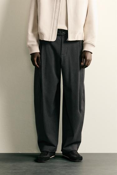 PANTALÓN BALLOON FIT PLIEGUES CINTURÓN - Gris Antracita de Zara