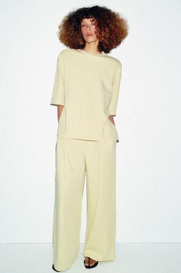 تيشرت INTERLOCK بفتحات - ليموني فاتح الخاص بـ Zara