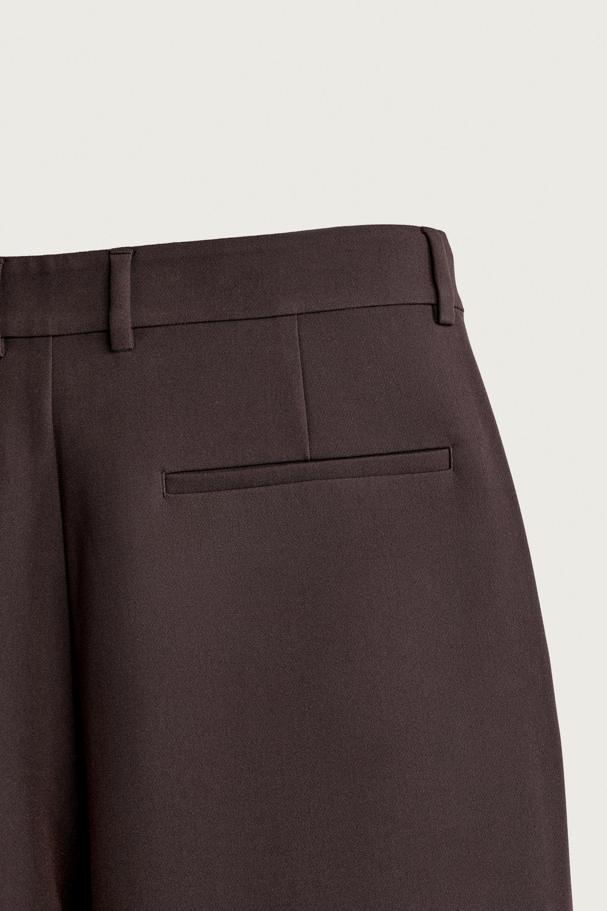 PANTALON COUPE DÉCONTRACTÉE À PLIS