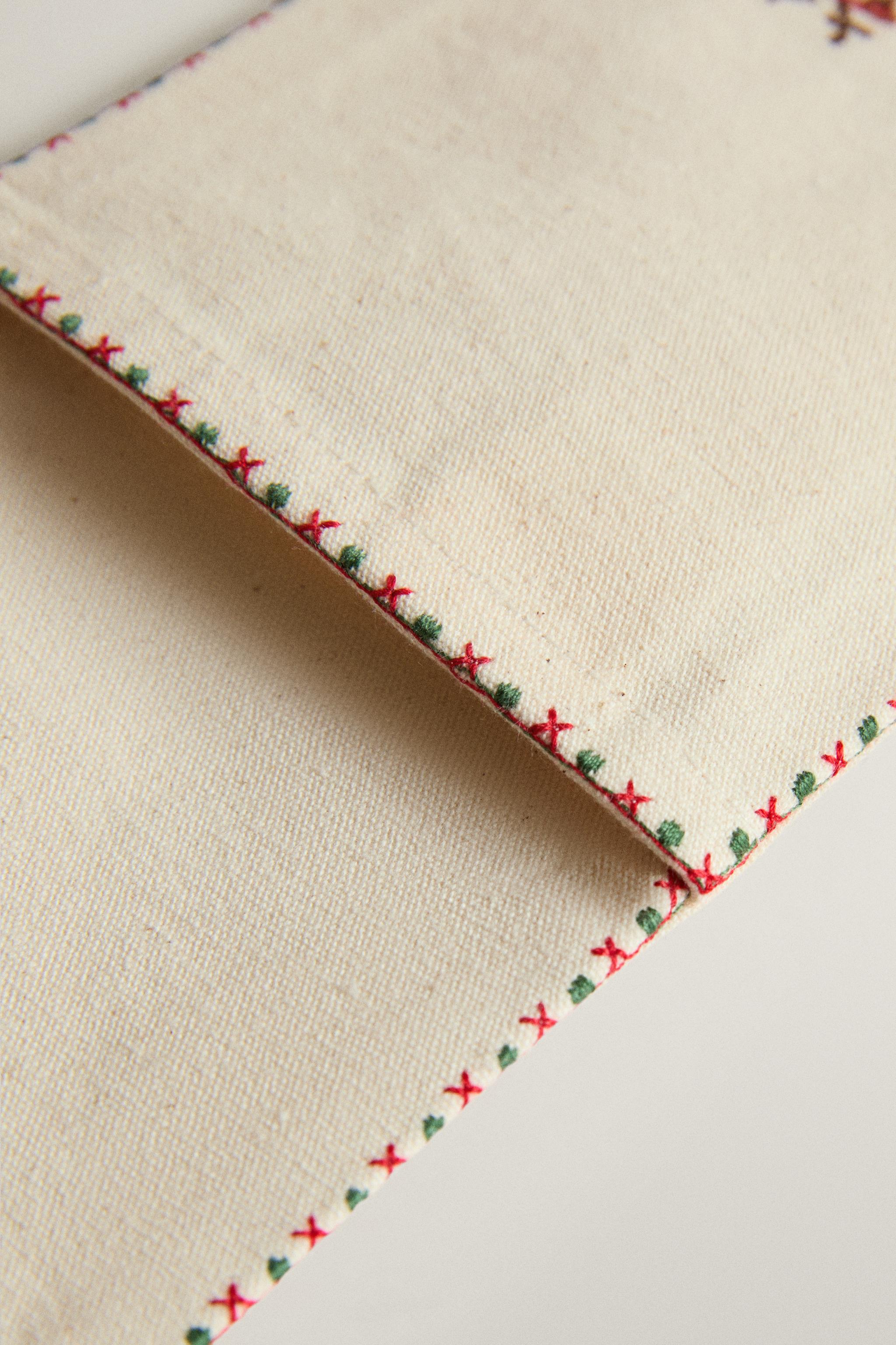 PACK OF CHRISTMAS EMBROIDERED COTTON FLATWARE TRAYS (PACK OF 2)