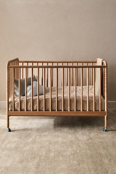 CARVED WOODEN COT - Light beige by Zara