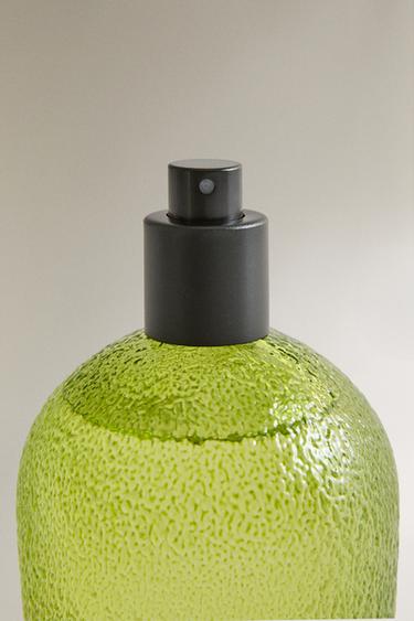 (190 ML) DIFFUSEUR TEXTILE SPRAY BERGAMOTE & BOIS DE SANTAL - Écru / Vert de Zara - Image 2