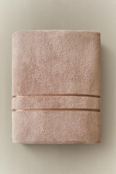 BATH TOWEL WITH LINED TRIM - Dusty pink by Zara