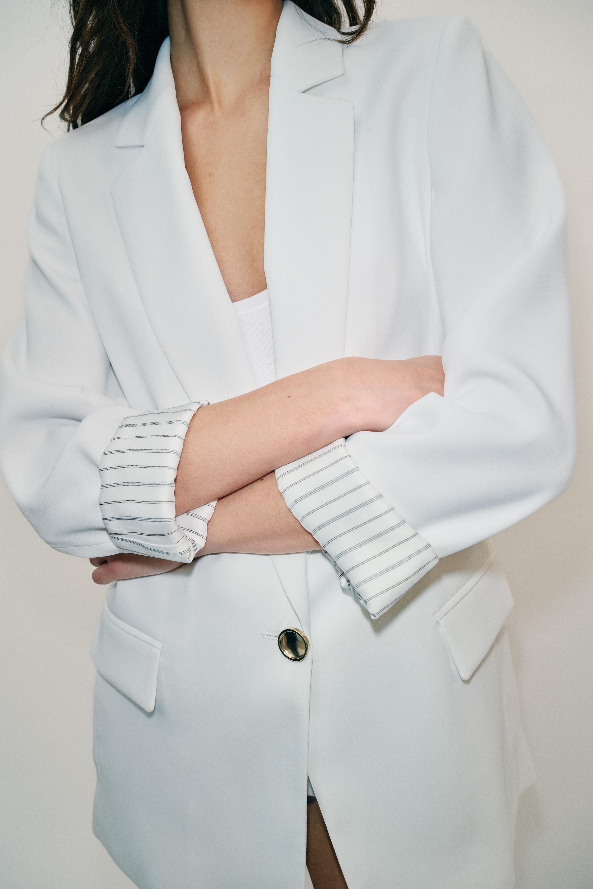 VESTE À MANCHES RETROUSSÉES ET POIGNETS IMPRIMÉS